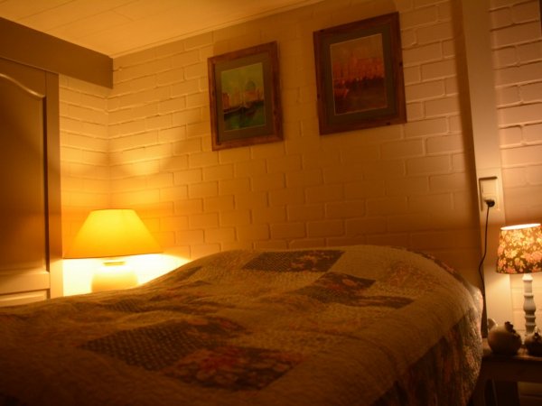 Schlafzimmer mit Badezimmer angrenzend